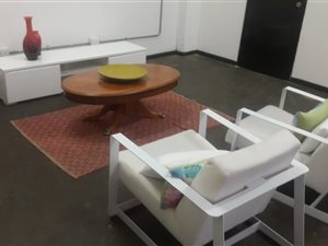 Bachelor apartment in City & Suburban (Maboneng)