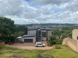 745 m² Land available in Muckleneuk