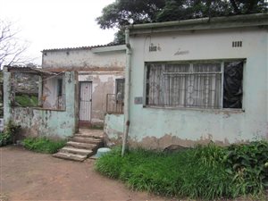 936 m² Land available in Clermont