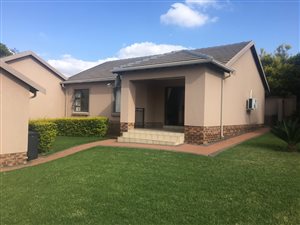3 Bedroom Townhouse in Kosmosdal