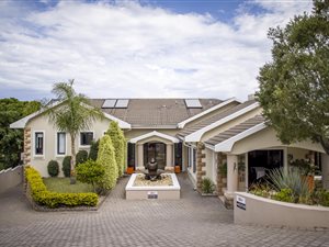 9 Bed House in Upper Old Place