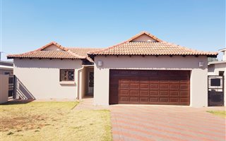 3 Bedroom House in Raslouw Manor