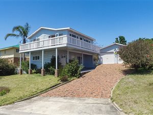 4 Bed House in Herolds Bay