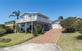 4 Bedroom House in Herolds Bay