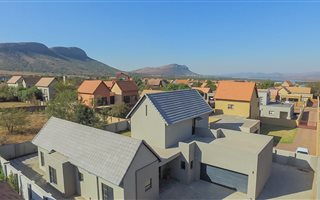 3 Bedroom House in Leloko