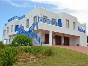 4 Bed House in Blue Horizon Bay
