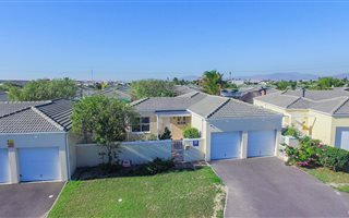 3 Bedroom House in Sunningdale
