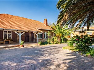 6 Bed House in Houghton Estate