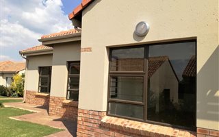 2 Bedroom House in Hazeldean (Silverlakes Surroundings)