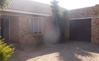 3 Bedroom Townhouse in Meiringspark