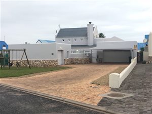 4 Bed House in Laguna Sands