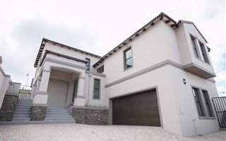 3 Bedroom House in Eversdal Heights