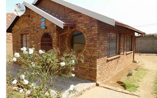 2 Bedroom House in Tsakane