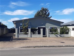 268 m² Commercial space in George South