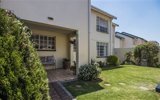 3 Bedroom Apartment in Alan Manor