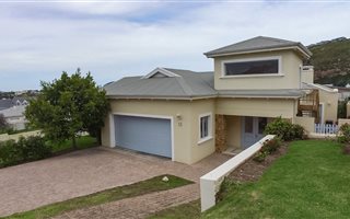 4 Bedroom House in Whale Rock