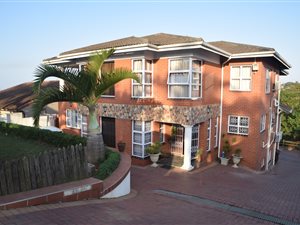 6 Bed House in Brindhaven