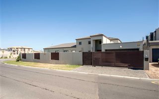 4 Bedroom House in Parklands North