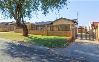 3 Bedroom House in Lenasia South