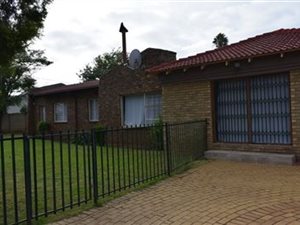 3 Bed House in Klippoortje