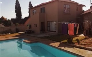 2 Bedroom Garden Cottage in Ridgeway