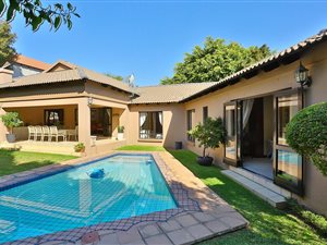 4 Bed House in Cedar Lakes