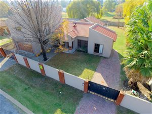 5 Bed House in Brackendowns