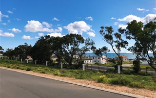 300 m² Land available in St Helena Views