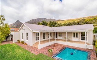 4 Bedroom House in Silvertree Estate