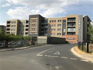 242 m² Office Space in Fourways