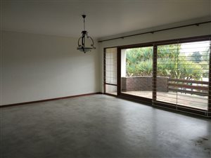 4 Bed House in Onder Papegaaiberg