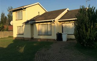 3 Bedroom House in Sherwood Gardens