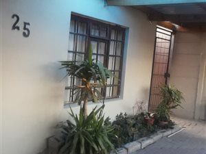 3 Bed House in Malibu Village