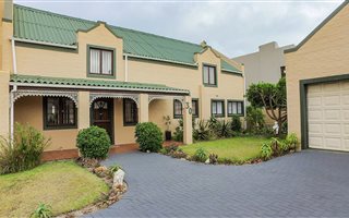 4 Bedroom House in De Kelders
