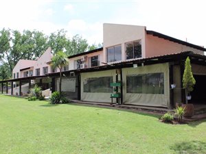 15 Bed House in Miravaal