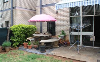 3 Bedroom Apartment in Parktown Estate