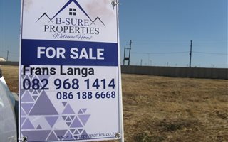 437 m² Land available in Clayville East