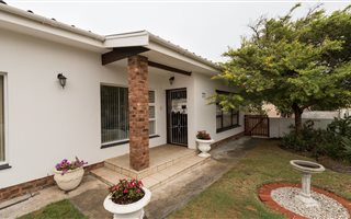 4 Bedroom House in Kleinmond