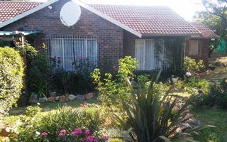 2 Bedroom House in Walkers Fruit Farms
