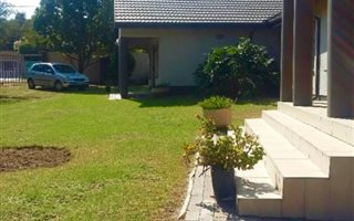 4 Bedroom House in Lombardy East