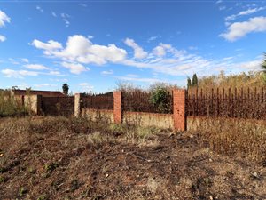 1000 m² Land available in Selcourt