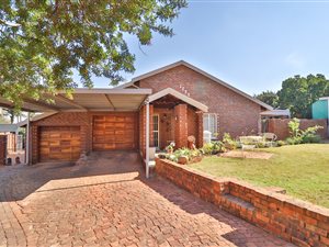 4 Bed House in Suiderberg