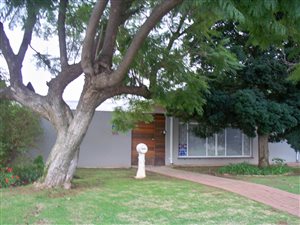 4 Bed House in Van Riebeeck Park