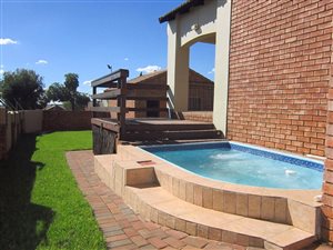 3 Bed Townhouse in Mooikloof Ridge
