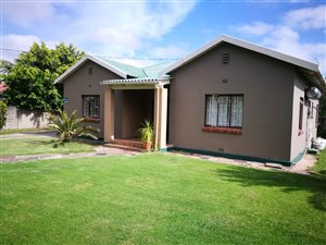 4 Bedroom House in Bergsig