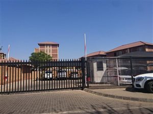 2 Bed Flat in Karen Park