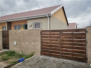 2 Bed House in Pelikan Park