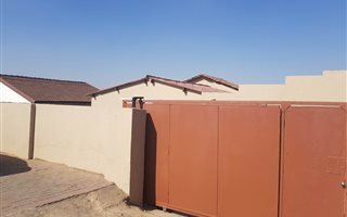 3 Bedroom House in Tembisa