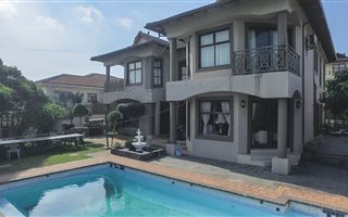 5 Bedroom House in Sheffield Beach