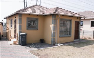 3 Bedroom Cluster in Waterfall Estate